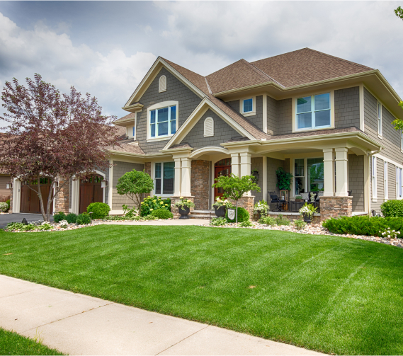 House in Orlando pictured from sidewalk with lawn and clean roof showing curb appeal