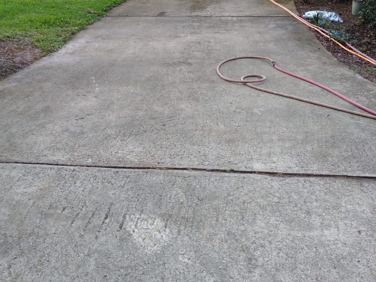 Before and after comparison showing maintenance cleaning near me in Winter Park, FL on a driveway and siding
