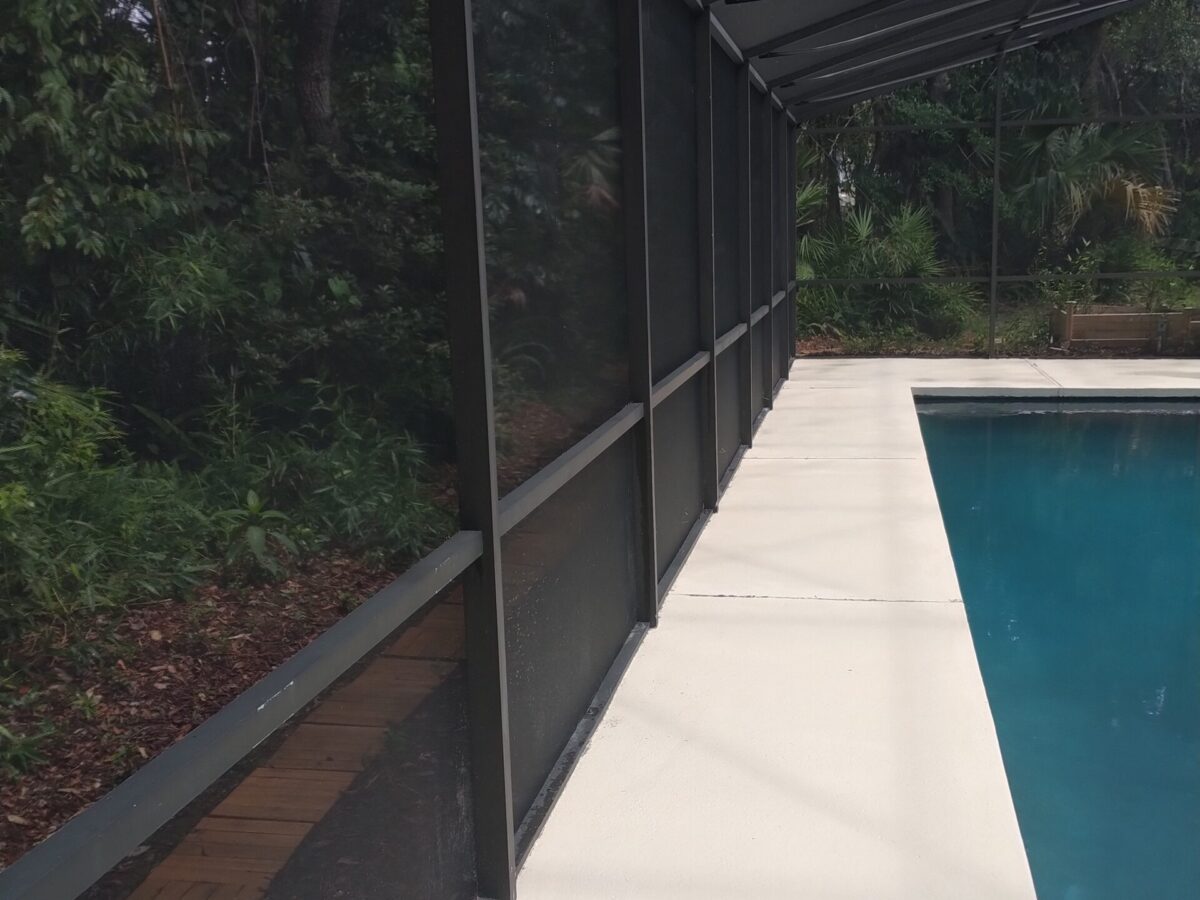 Family home refreshed through Maintenance Cleaning in Oviedo, FL with clean siding, walkways, and outdoor gathering areas