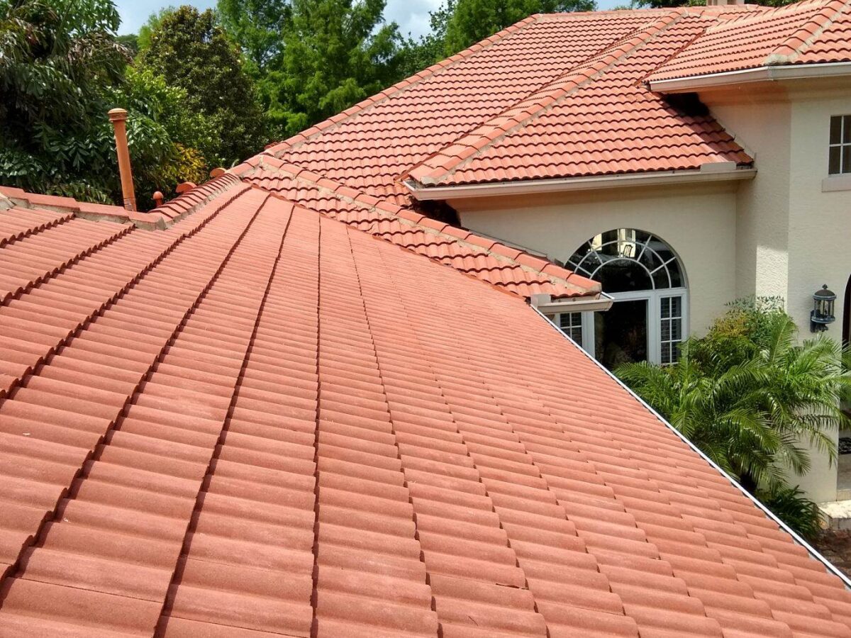 Hospitality property after Exterior Building Cleaning in Kissimmee, FL with refreshed guest entrances and exterior columns