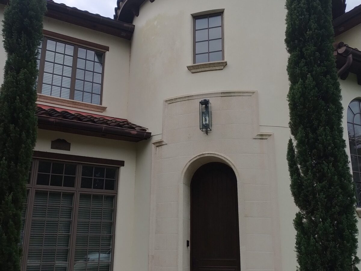Multifamily property after Exterior Building Cleaning in Eustis, FL with refreshed exterior corridors and common-facing walls